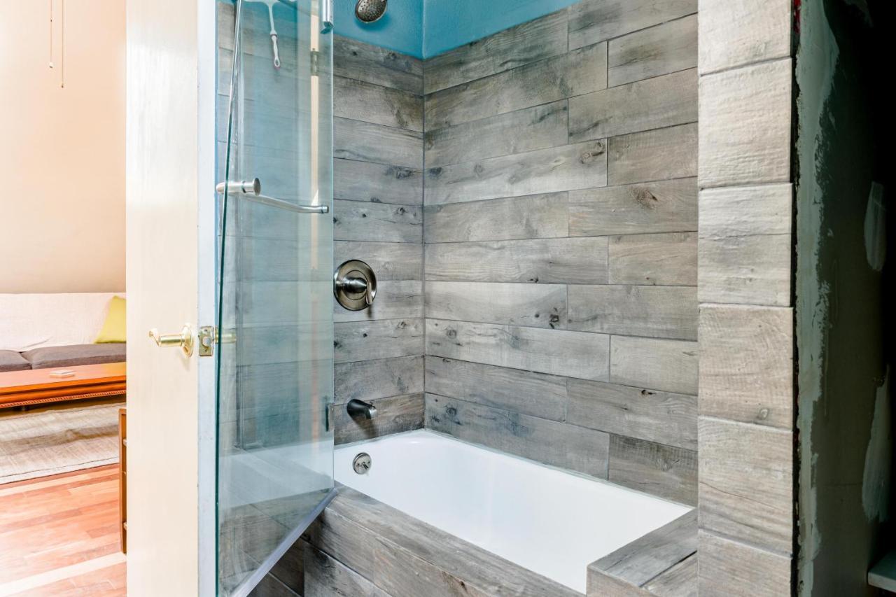 Portland Urban Lodge, Quiet, Walkable, Near エクステリア 写真
